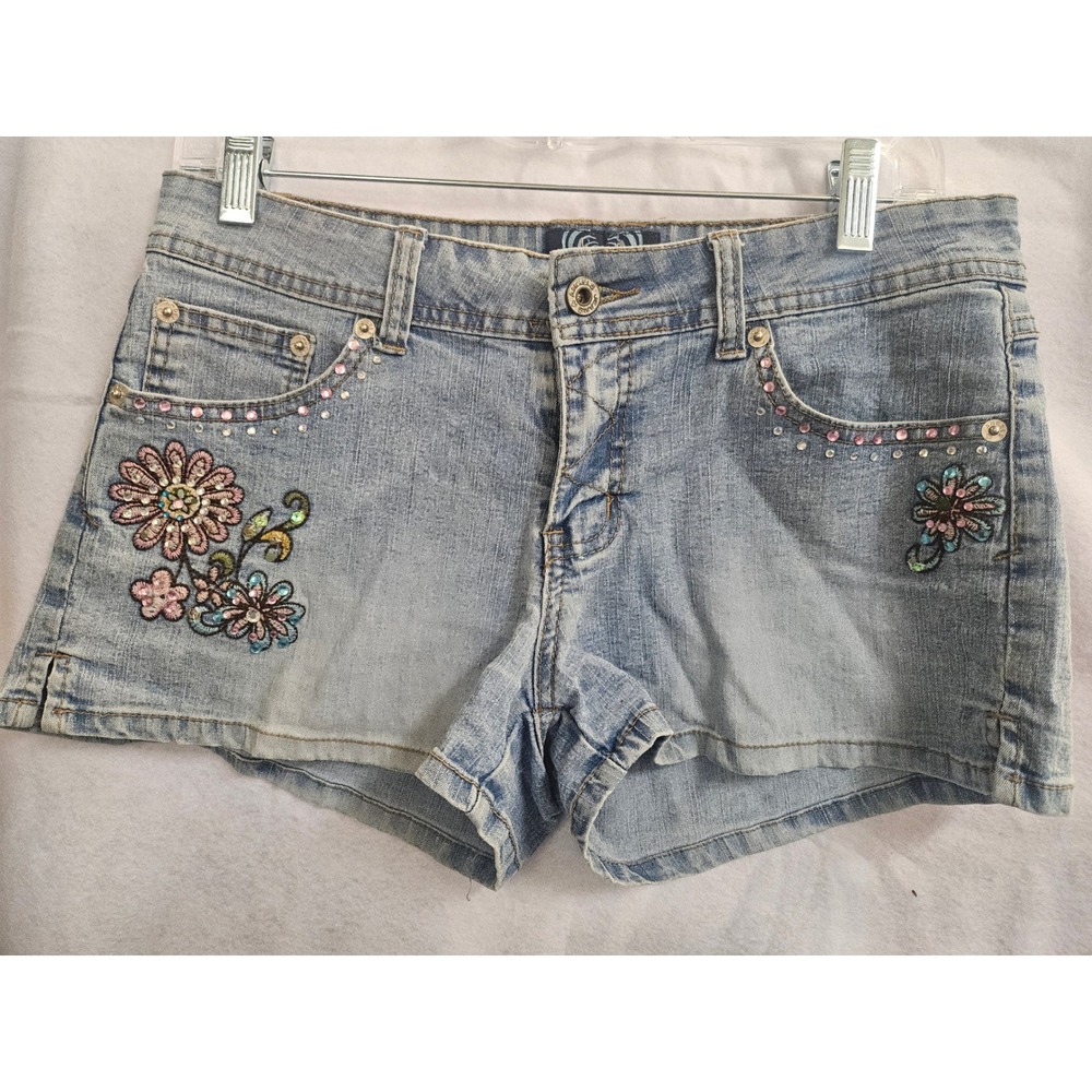 Angels Women Light Wash Floral Embroidered Rhinestone Denim Shorts Size 11 Y2K